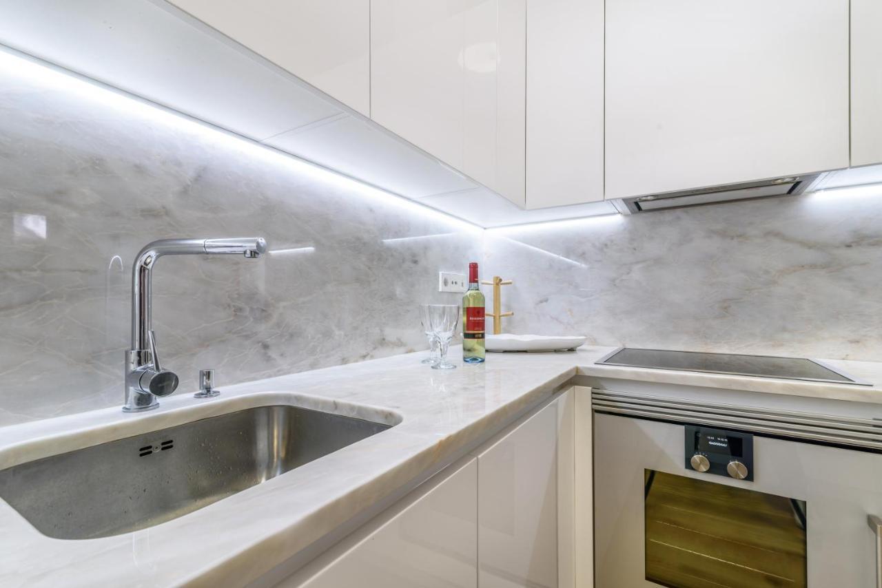 Modern Flat In Downtown Lisbon By Lovelystay Extérieur photo